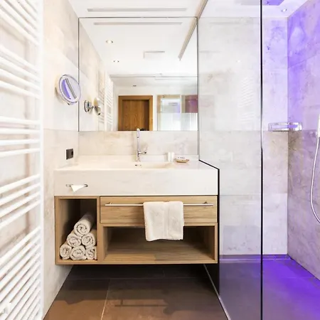 Garni Tirol Hotel 4*