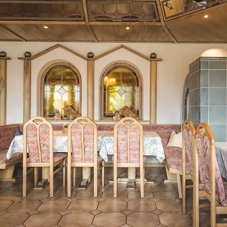 Garni Tirol Hotel 4*