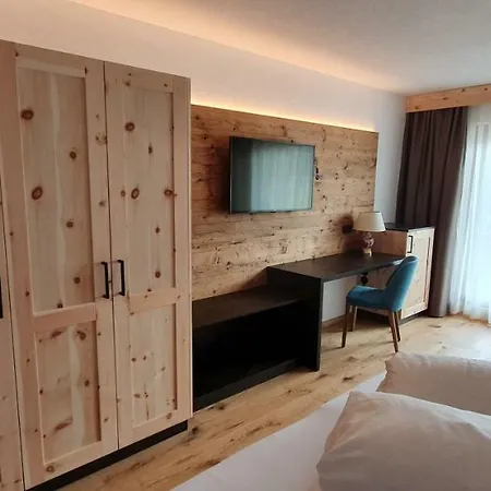 Garni Tirol Hotel
