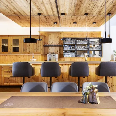 מלון Garni Tirol לאדיס