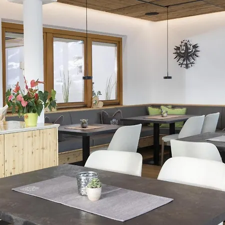 Garni Tirol מלון