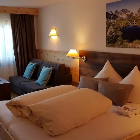 מלון Garni Tirol