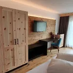 Garni Tirol Szálloda