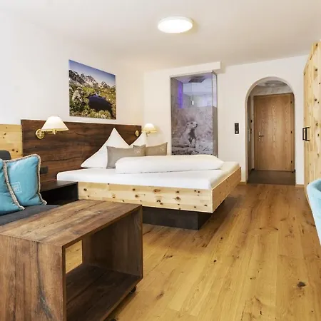 Garni Tirol 4*