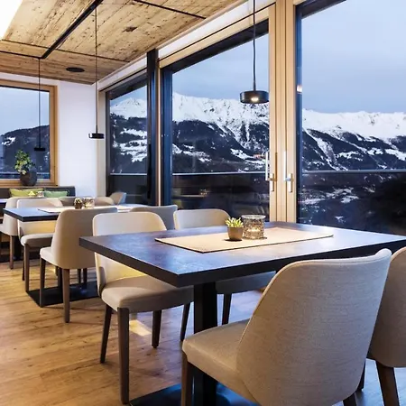 Garni Tirol Hotel 4*