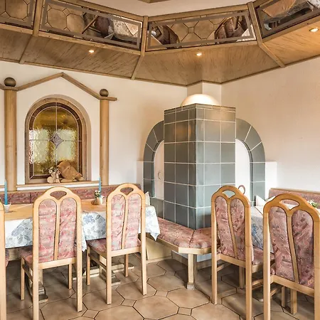 Garni Tirol Hotel 4*