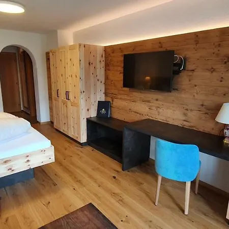 Отель Garni Tirol 4*